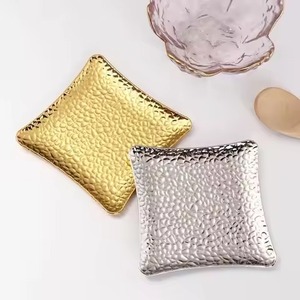 Ensemble de sous-verres décoratifs en métal de qualité supérieure, sous-verres ronds pour la maison, le restaurant, l'hôtel, le bar, les mariages, les fêtes, la décoration de table - Product Image 1