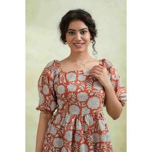 Robe mini élégante et écologique en coton lavable, coupe trapèze, idéale pour les fêtes, tendance et confortable pour femmes - Product Image 5