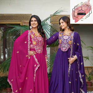 デザイナー・スター・ジョルジェット・ガウン（シークエンス刺繍入りドゥパッタ付き）スター・ジョルジェット・シークエンス＆スレッドワーク・ガウン（ドゥパッタ付き） - Product Image 1