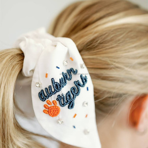 Lazo para el pelo con cuentas y diseño de águila de guerra color castaño, scrunchie azul marino hecho a mano, lazo para el pelo para el día del partido, accesorio bordado para aficionados, espíritu universitario, satén 50 - Product Image 6