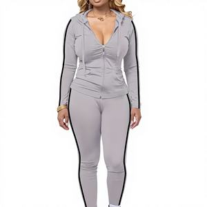 Ensemble 2 pièces hiver femme : Sweat à capuche court à manches longues et motif rayé, en tissu tricoté respirant, coupe ajustée, style décontracté et sportif - Product Image 1