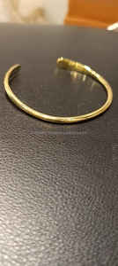 Bracelet ouvert fait main avec une finition élégante pour les femmes tendance, bracelet en laiton classique à courbe réglable - Product Image 5