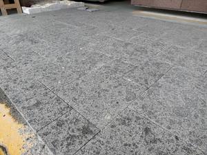 Azulejo de piedra de lava volcánica gris oscuro Precio de roca Valcanic de Italia para azulejos y adoquines al aire libre - Product Image 6