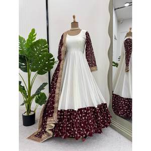 Vestido Anarkali de Diseñador para Fiestas, Tela de Chifón con Trabajo de Hilo y Lentejuelas - Product Image 3