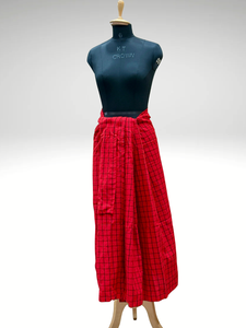 Safaa Moderno Negro y Oro Maasai Shuka - Product Image 2