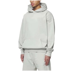Ensemble de survêtement confortable pour homme avec short et sweat à capuche, tenue de sport élégante pour la gym, tissu respirant, design de logo personnalisé - Product Image 3