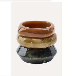 Brazalete de Resina Moderno y a la Moda para Mujeres y Niñas, Diseño Único en Colores Mixtos, Gran Venta para Fiestas - Product Image 4
