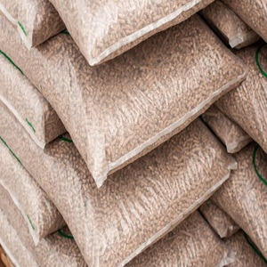 Briquettes de bois de pin et de sapin de qualité A1, 6 mm, certifiées DIN Plus & ENplus A1A2 BSL, en sacs de 15 kg, prix de gros - Product Image 3