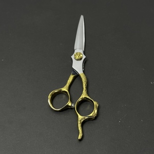 Ciseaux de coiffure professionnels en acier japonais, avec poignée dorée inclinée et design de sécurité, pour usage en salon de coiffure - Product Image 5
