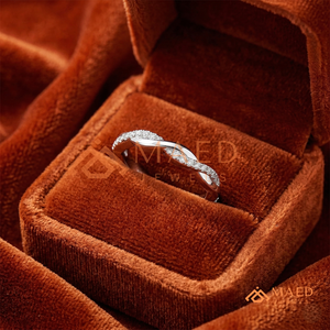 แหวนเงินแท้ 925 ดีไซน์เกลียวอินฟินิตี้ประดับโมอิสซาไนต์ แหวนแต่งงานแบบถักประกายระยิบระยับสำหรับผู้หญิง เครื่องประดับเพชรแล็บสำหรับงานหมั้น - Product Image 2