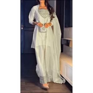 Ensemble RTC Designer White XL Top-Bottom et Dupatta avec filetage et travail de séquence - Product Image 4