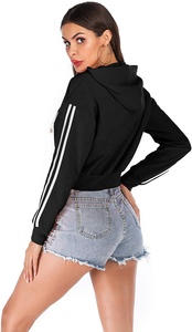Survêtement 2 pièces en coton uni pour femmes, haut court et design personnalisé, ensemble de sport à la mode - Product Image 3