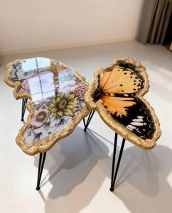 Table d'appoint design moderne en résine époxy faite à la main, motif papillon, avec pieds en forme d'épingle à cheveux noirs - Product Image 3