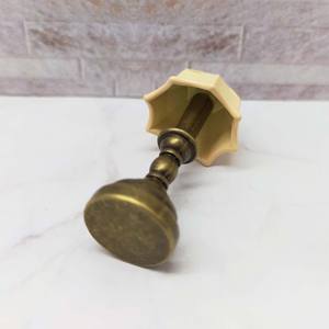 Lámpara de Mesa Vintage Elegante en Miniatura 1:12, Accesorios Metálicos Plateados para Casa de Muñecas, Decoración para Mini Mundo - Product Image 2