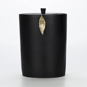 Poubelle élégante en métal noir avec motif feuille, idéale pour la maison, le bureau, la chambre, la salle de bain et l'aménagement intérieur, provenant d'Inde - Product Image 4