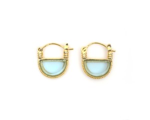 Pendientes de aro con múltiples gemas, latón con baño de oro, forma de D, para mujeres y unisex, para cualquier ocasión. - Product Image 4