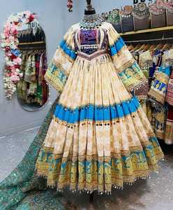 Magnifique robe afghane vintage en mousseline de soie à manches longues, ensemble ethnique avec broderie miroir et broderie fine, offrant un style élégant - Product Image 6