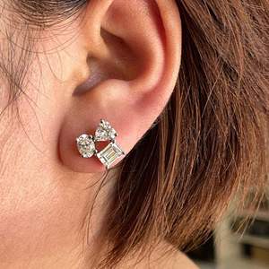 Pendientes de Diamantes Cultivados en Laboratorio con Certificación IGI, Color D E F, Claridad VVS VS, Oro, Oro Rosa, Blanco, Premium, Corte Oval, Corazón, Esmeralda, Tres Piedras - Product Image 1