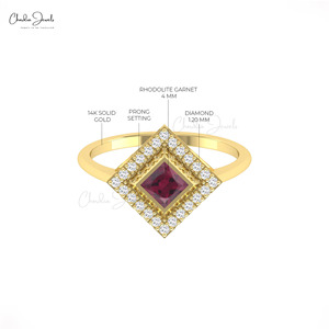 Bague de fiançailles artisanale en or massif 14 carats avec halo de diamants, grenat rhodolite taille carrée 4 mm, personnalisation disponible - Product Image 5