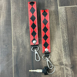 พวงกุญแจหนังวัวแท้พวงกุญแจโลหะลายตารางของผู้ผลิตหรูหราโลโก้ตามสั่ง - Product Image 5