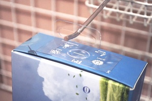 Etiquetas Adhesivas Transparentes Plegables de PET con Ranura Euro para Exhibición en Ganchos de Exhibición en Comercios Minoristas - Product Image 2