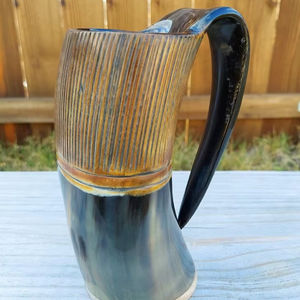 Corne à boire viking médiévale 100% naturelle, polie, artisanale, en corne de vache, tasse à bière avec style amour, souvenir portable, décoration - Product Image 1