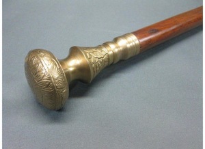 Bâtons de marche rustiques modernes en bois naturel écologique avec poignée en laiton poli, idéaux pour les cadeaux - Product Image 5