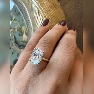 Anillo de Diamante de Laboratorio de Corte Ovalado de 3 Quilates de Lujo en Plata de Ley 925 para Mujer, Regalo de Compromiso, Boda y Aniversario - Product Image 1