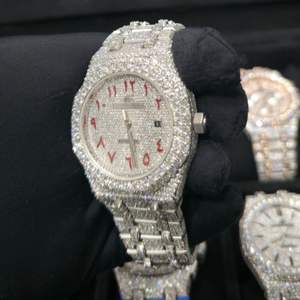 Montre classique pour homme avec cadran Buggute entièrement serti de diamants Moissanite ronds, idéale comme cadeau - Product Image 2