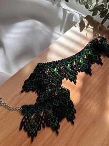 Collier UO en perles noires magnifiquement brodé à la main avec des perles de verre de haute qualité, idéal pour les tenues traditionnelles et les robes de soirée - Product Image 5