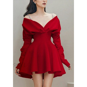 Minivestido Escultural con Hombros Descubiertos y Tirantes de Cadena, Romántico, Minimalista, Moderno, para Cóctel - Product Image 3