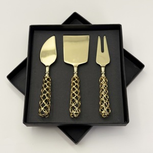 ชุดอุปกรณ์ชีสสแตนเลสสตีลพร้อมด้ามจับลวดเหล็กหรูหรา พร้อมชุดช้อนส้อมเคลือบ PVD สีทอง สำหรับร้านอาหาร โดย R B Overseas - Product Image 1
