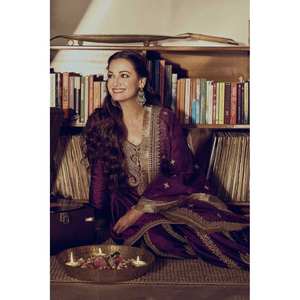 Costume de taille XL avec broderie de paillettes pour un look élégant - Product Image 1