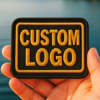 Patch brodé thermocollant coloré de petite taille, personnalisé avec le nom de la marque de mode, accessoires vestimentaires
