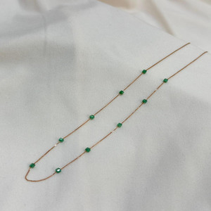 Collier en or 18 carats avec perles vertes émeraude, chaîne délicate avec pierres précieuses flottantes pour femmes, bijoux fins de luxe unisexes, idéal pour un cadeau. - Product Image 4