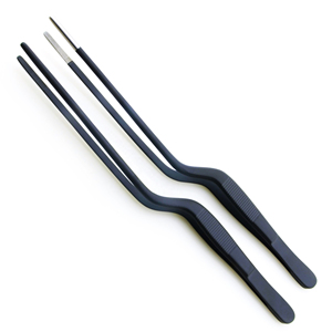 ที่คีบอาหาร Altomme Instruments ขนาด 20.5 ซม. สีดำ ใช้สำหรับจัดจานอาหารและเหมาะสำหรับเชฟ ทำจากสแตนเลสสตีล ปลายโค้งหยัก - Product Image 3