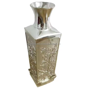 Vase à fleurs rétro personnalisé en métal pot de fleurs vintage pour la décoration intérieure par Azora industries - Product Image 5