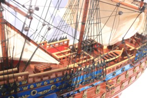 VERSIÓN DE ALTO NIVEL DE DETALLE - SAN FELIPE PINTADO EN AZUL - Maqueta de Barco de Guerra Español de Madera Hecha a Mano, Independiente - Product Image 5