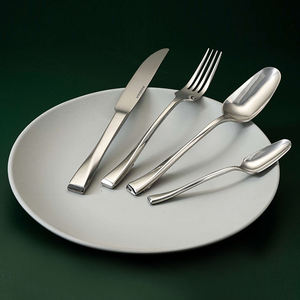 Ensemble de couverts traditionnels de luxe en acier inoxydable plaqué, couteau, fourchette et ustensiles de service à prix avantageux - Product Image 1