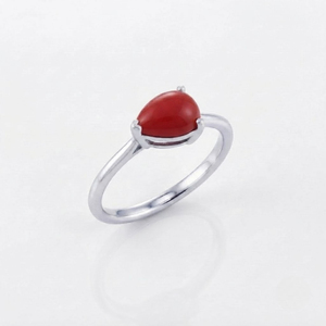 Anillo Solitario Clásico Rhaya Jewels de Plata de Ley 925 Bañado en Rodio con Coral Corte Pera Vintage, Engaste de Garra, Delicado y Moderno - Product Image 2