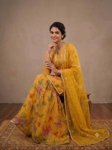Ensemble de robe de mariée traditionnelle indienne pakistanaise pour femmes, imprimé floral jaune, coupe ample, longueur au sol, tenue ethnique en coton - Product Image 3