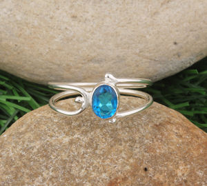 แหวนบลูโทแพซคลาสสิกมินิมอล เงินแท้ ดีไซน์เรียบหรู สามารถสวมซ้อนกันได้ เหมาะสำหรับงานแต่งงาน แหวนพลอยสำหรับผู้หญิง ขายส่งสีเทอร์ควอยซ์ - Product Image 4