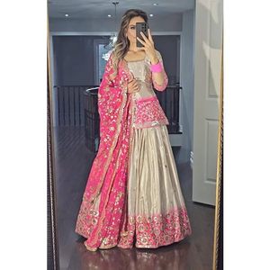 Lehenga Choli rosa y beige bordado con estampado floral y diseño de cuello barco con manga corta - Product Image 4