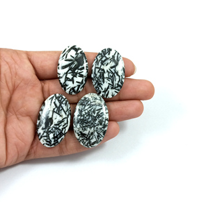 Radha Arts – Cabochons en hornblende naturelle en gros, faits à la main, de haute qualité, formes ovales/goutte d'eau/rondes/carrées/fantaisie, blancs - Product Image 2