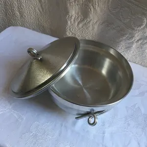 Olla de Acero Inoxidable Moderna y Clásica, Duradera, con Revestimiento Antiadherente |   Para servir comida caliente en casa y en restaurantes - Product Image 5