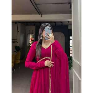 ชุดเดรสผ้าจอร์เจียสำหรับงานปักลูกไม้สีชมพู - Product Image 2