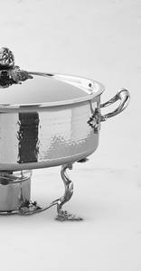 Calentador de Comida Redondo de Acero Inoxidable con Acabado Martillado Plateado de Lujo y Tapa con Motivo de Frutas para Bodas y Catering en el Medio Oriente - Product Image 3