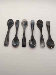 Juego de Cucharas de Resina Hechas a Mano al por Mayor con Diseño Artístico Abstracto, Utensilios Decorativos de Mango Largo para Cocina y Comedor - Product Image 4
