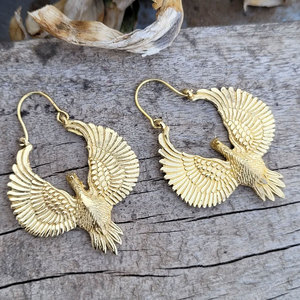 Boucles d'oreilles créoles aigle volant en or faites à la main, style tribal, bohème, ethnique, pendantes, pour femme, Hari Om Creations HOC - Product Image 4