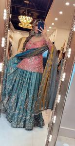 AARIKA TEXTILE Ensemble Sharara Palazzo en Soie Froissée de Haute Qualité avec Broderie de Paillettes et Dentelle, et Dupatta, Tenue Ethnique Festive, Livraison Rapide - Product Image 4